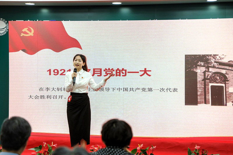 李慧在演講比賽中.png